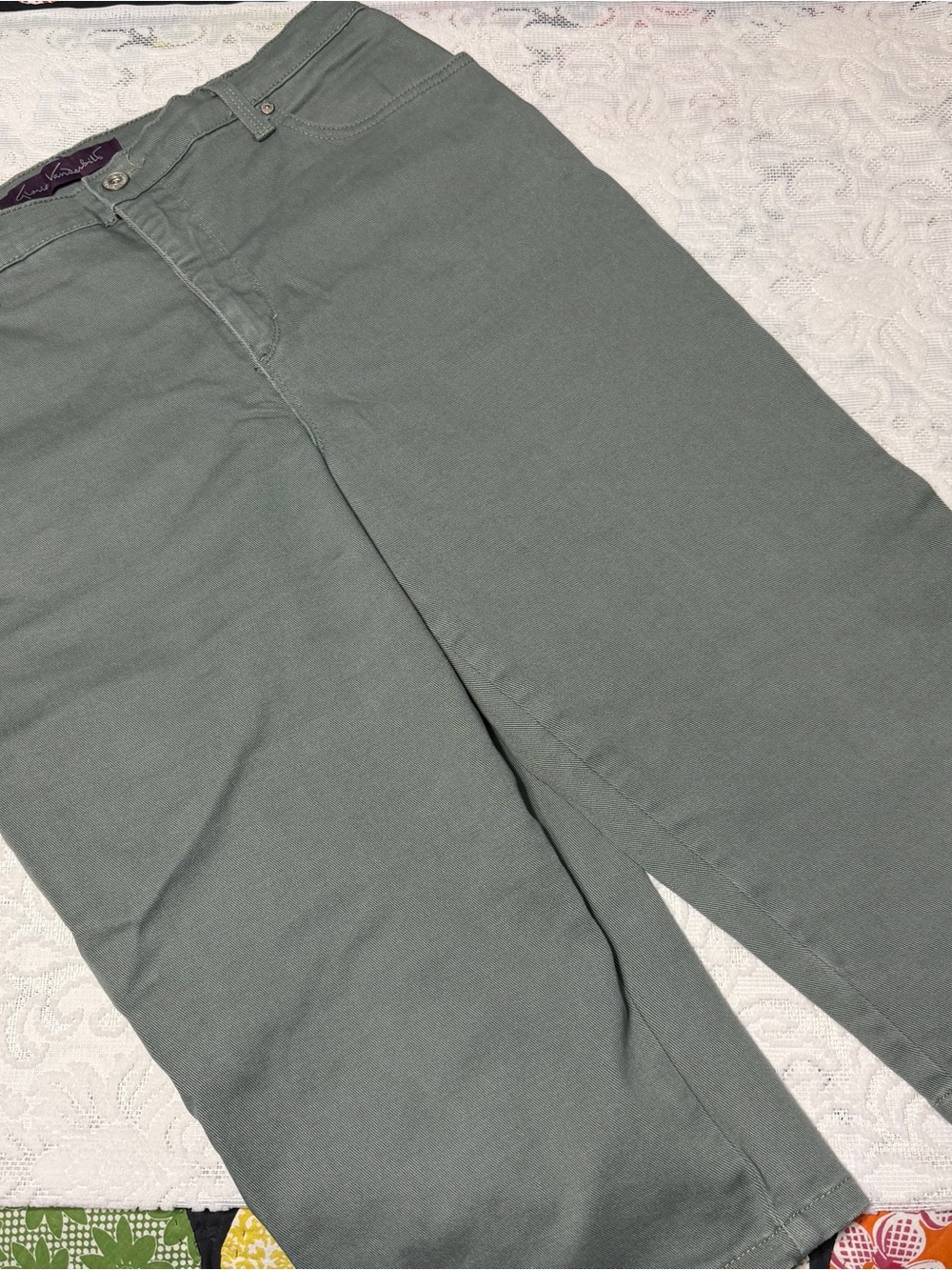 Gloria Vanderbilt Sage Green Cropped Jean Pants size 12